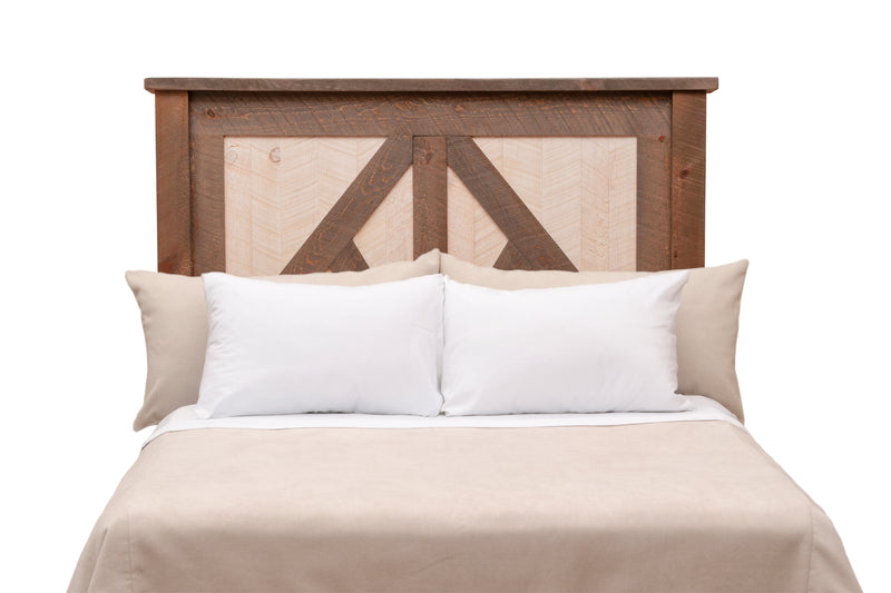 Front view of the Cuerno Verde Pine Cottage Headboard